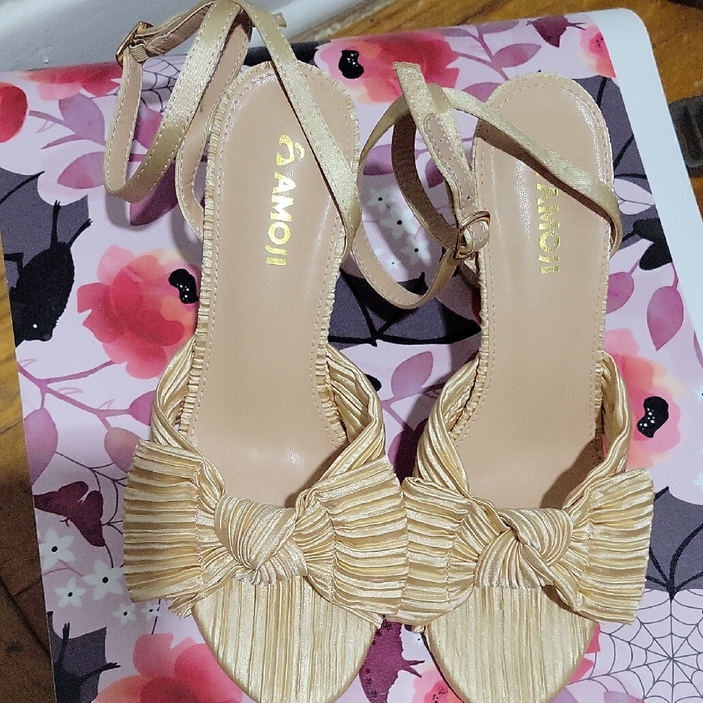 Beige Women's Sandals with Bow